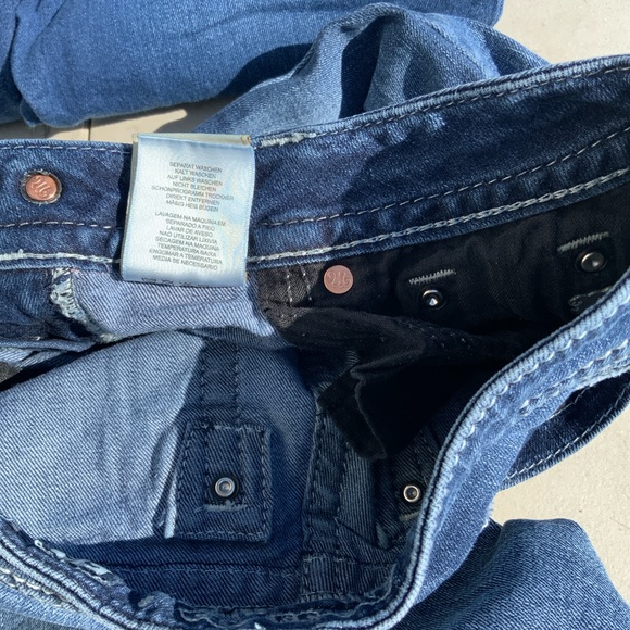 Miss me size 26 jeans lot of 3 Pairs of the pairs of capris one is boot cut. - Picture 7 of 16